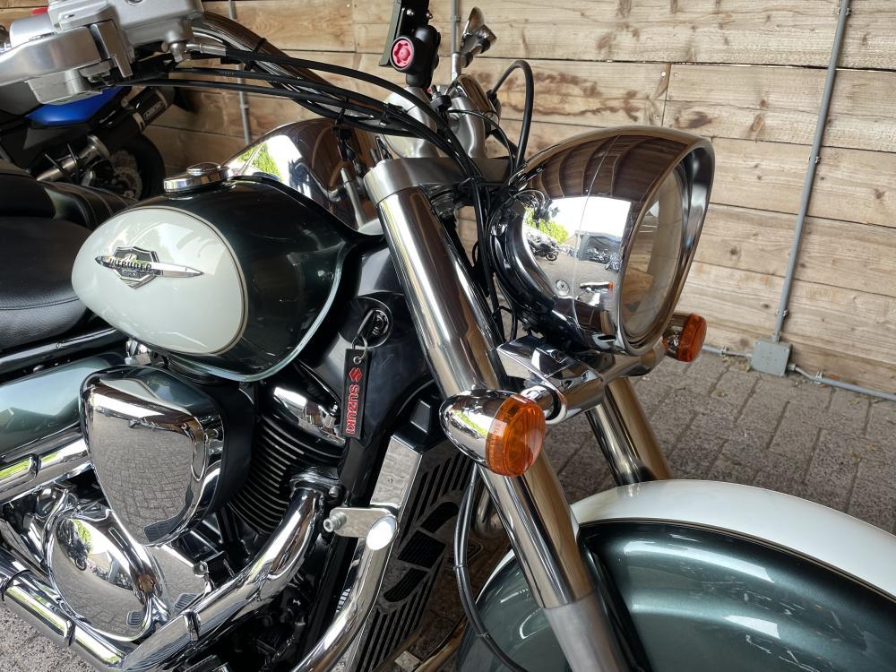 Suzuki Intruder C800